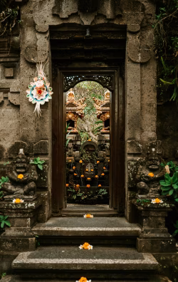 Ornate Balinese Temple Entrance with Decorative Floral Offerings and Sculptures